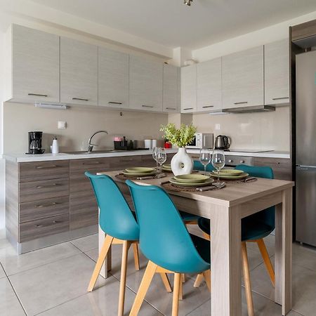 Modern Spacious Apartment Located In Пирея Екстериор снимка