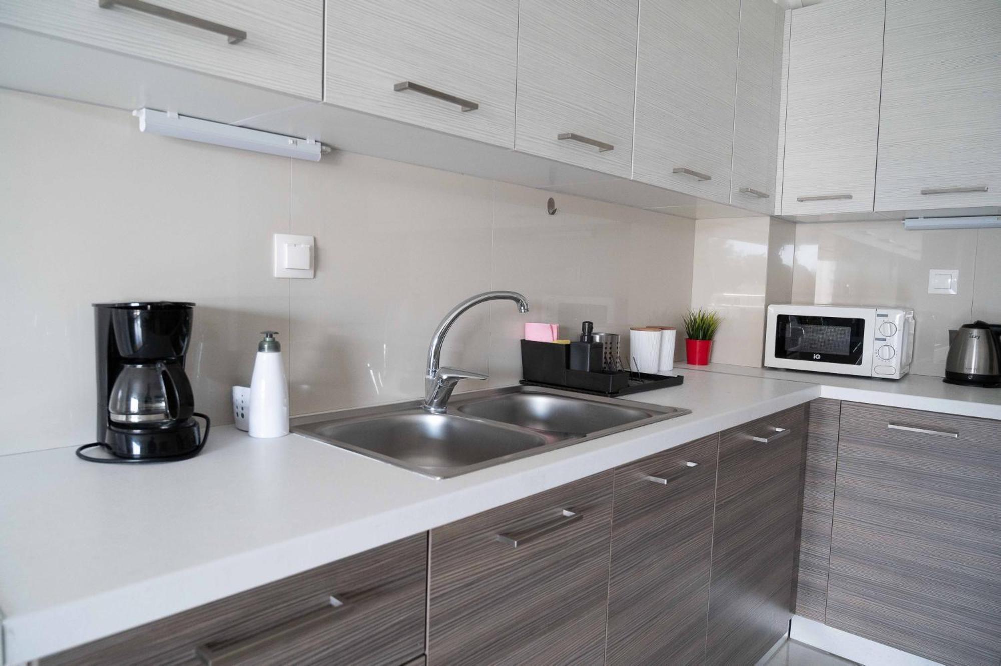 Modern Spacious Apartment Located In Пирея Екстериор снимка