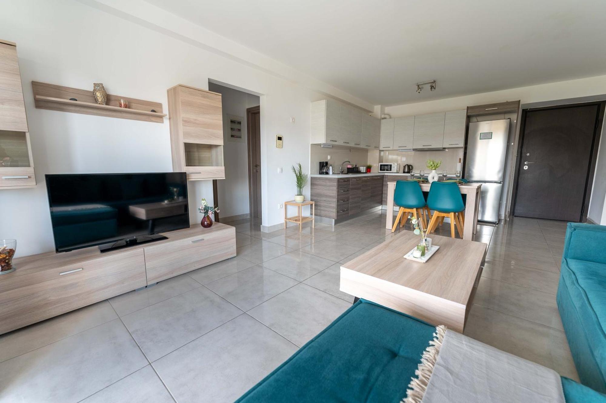 Modern Spacious Apartment Located In Пирея Екстериор снимка