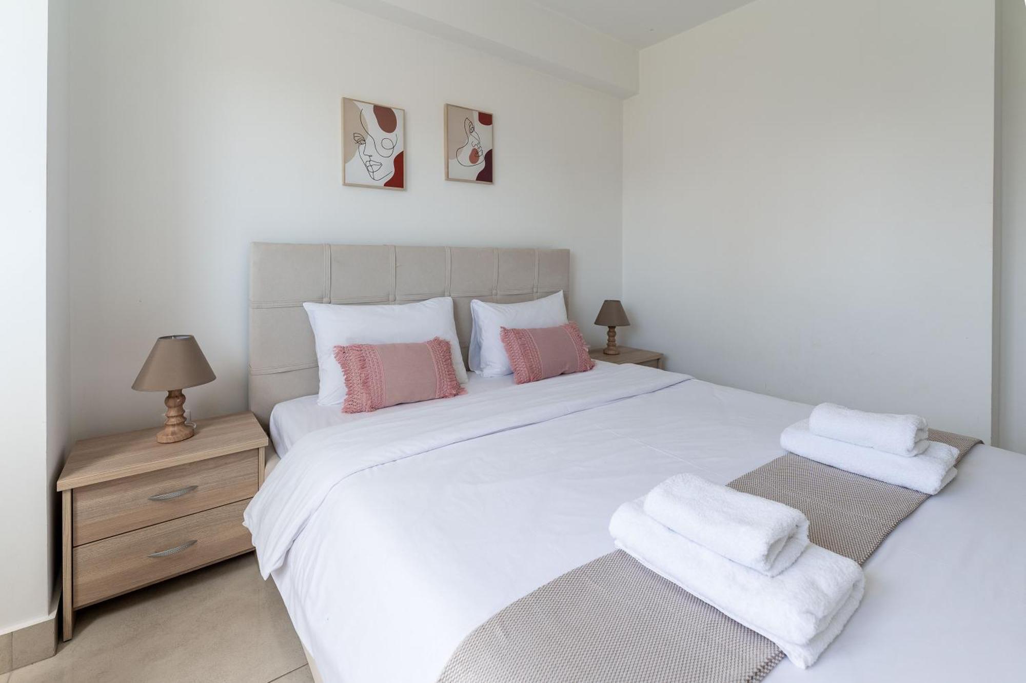 Modern Spacious Apartment Located In Пирея Екстериор снимка
