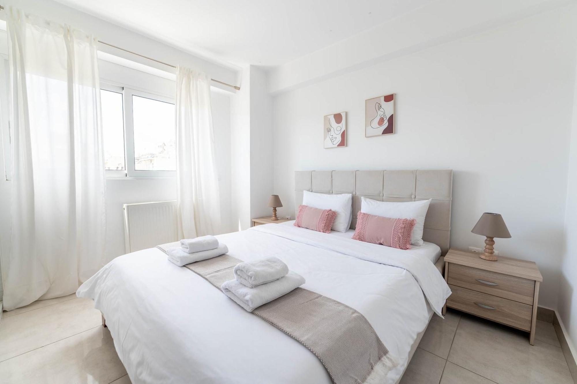 Modern Spacious Apartment Located In Пирея Екстериор снимка